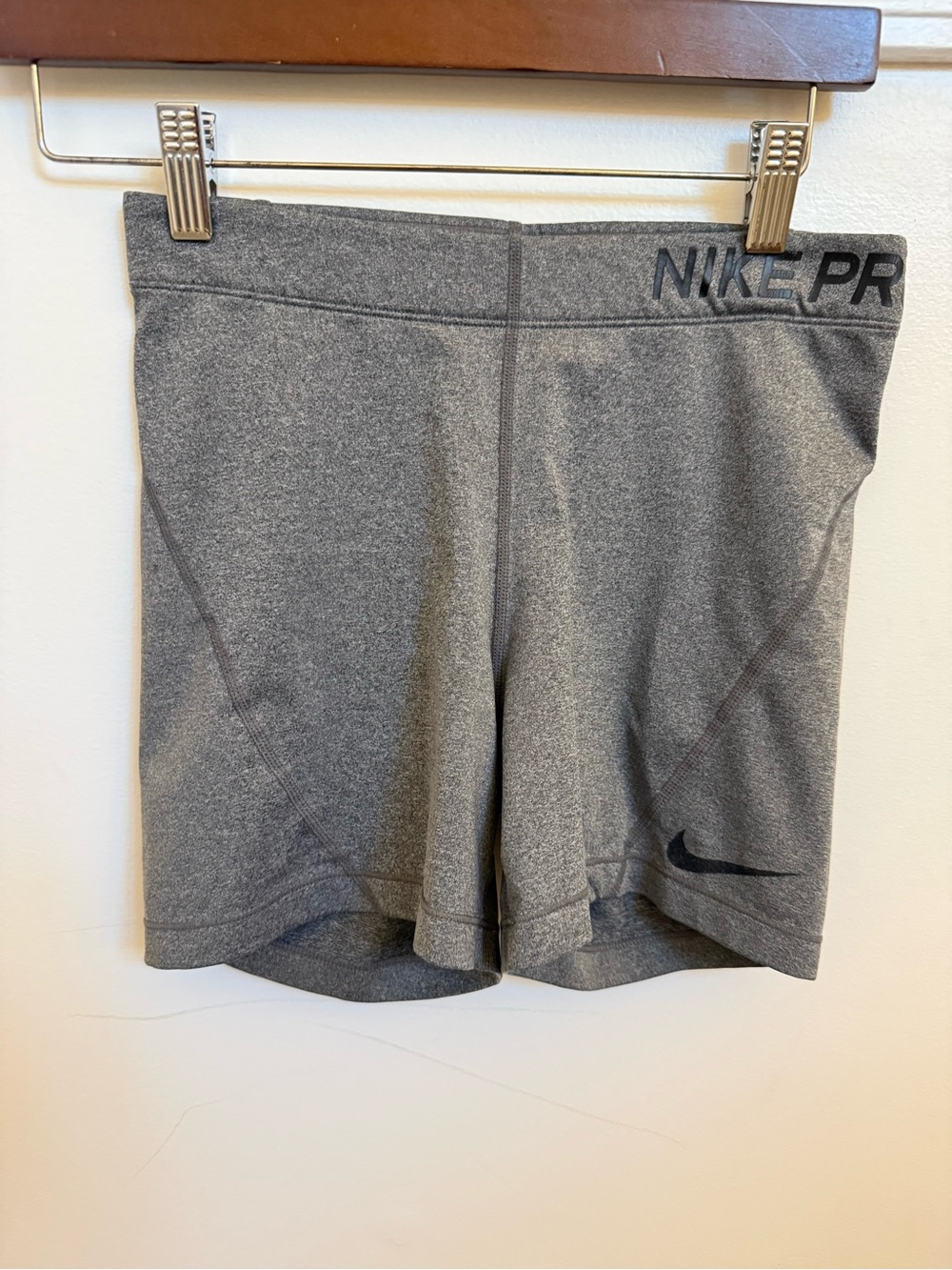 Nike Pro 365 Women’s Training Shorts | Size M | Gray | 5” Inseam Dri-FIT